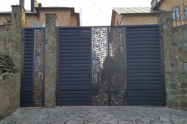 Ворота-жалюзі №6 — з плазмовим візерунком, ціна 5000 грн/м²